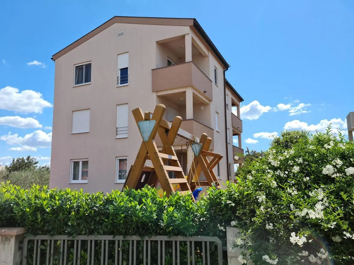 Apartments Pakoštane 0*,  Croazia