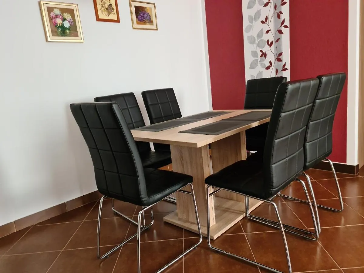 Apartments Pakoštane 0*,  Croazia