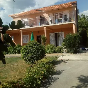 Apartman Mendula, Pakostane